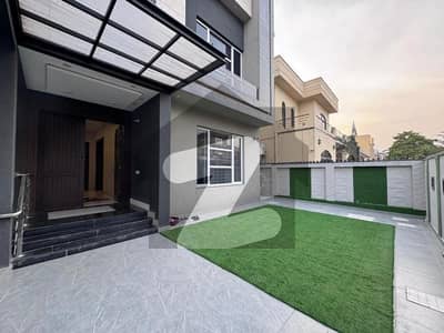 ڈی ایچ اے ڈیفینس فیز 2 ڈی ایچ اے ڈیفینس,اسلام آباد میں 6 کمروں کا 1 کنال مکان 10.6 کروڑ میں برائے فروخت۔