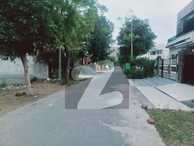 ڈی ایچ اے فیز 6 - بلاک ای فیز 6,ڈیفنس (ڈی ایچ اے),لاہور میں 5 مرلہ رہائشی پلاٹ 88.0 لاکھ میں برائے فروخت۔