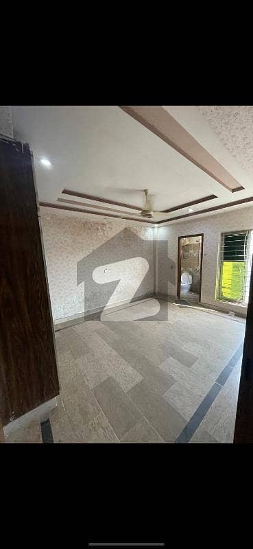 1 BED ROOM ATTACH BATH LOUNCH KITCHEN WOOD WORK SELLING FLAT FOR RENT