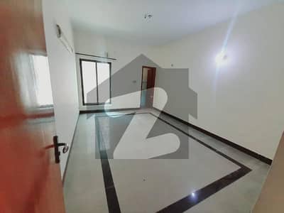 ماڈل ٹاؤن لاہور میں 3 کمروں کا 1 کنال بالائی پورشن 1.25 لاکھ میں کرایہ پر دستیاب ہے۔