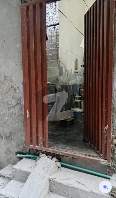 Pony 3 Marla Singal Stories OLD House For Sale. 12 feet size street.