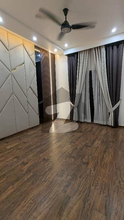 بحریہ ٹاؤن سیکٹر سی بحریہ ٹاؤن,لاہور میں 2 کمروں کا 10 مرلہ بالائی پورشن 60.0 ہزار میں کرایہ پر دستیاب ہے۔