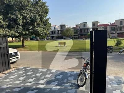 10 MARLA FACING PARK PLOT AVAILABLE FOR SALE PRIME LOCATION OF BAHRIA TOWN LAHORE