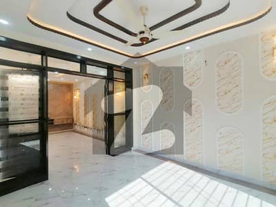 Gorgeous Prime Location 10 Marla House For sale Available In Central Park - Block G