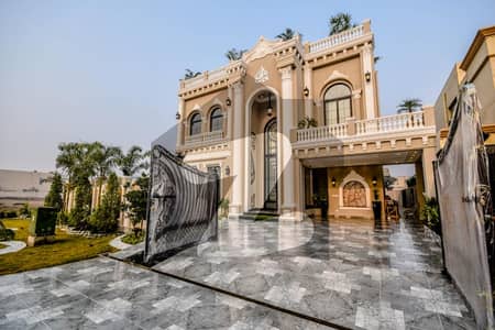 10 MARLA LUXURIOUS MODERATE HOUSE WITRH BASEMENT AVAILABLE FOR SALE