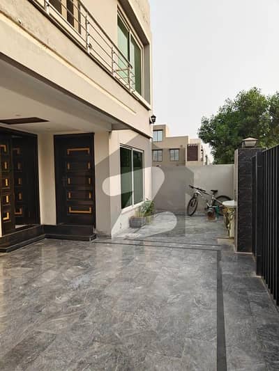 A 10 Marla House Located In Bahria Orchard Phase 1 Is Available For Sale