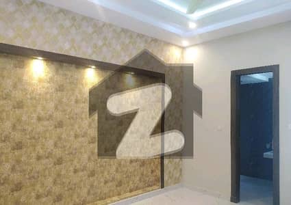 بحریہ ٹاؤن فیز 8 ۔ بلاک ایم بحریہ ٹاؤن فیز 8,بحریہ ٹاؤن راولپنڈی,راولپنڈی میں 5 مرلہ مکان 1.94 کروڑ میں برائے فروخت۔