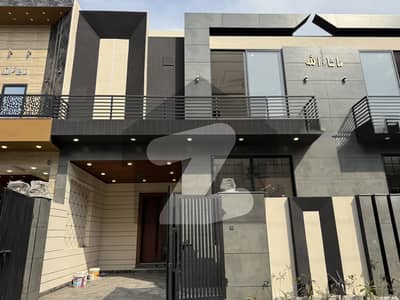 بسم اللہ ہاؤسنگ سکیم ۔ اقبال بلاک بسم اللہ ہاؤسنگ سکیم,جی ٹی روڈ,لاہور میں 4 کمروں کا 5 مرلہ مکان 2.4 کروڑ میں برائے فروخت۔