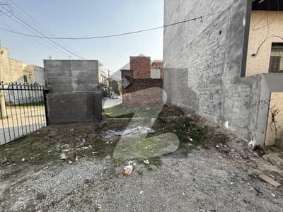 3 Marla Corner Plot For Sale In Abu Bakar Block