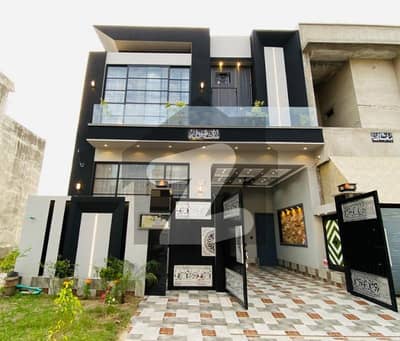 سٹی ہاؤسنگ سوسائٹی گوجرانوالہ میں 4 کمروں کا 5 مرلہ مکان 2.7 کروڑ میں برائے فروخت۔