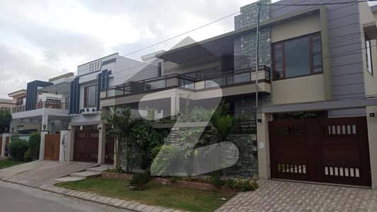 Luxury 6 Bedroom Bungalow 2 Separate Portions, Fully Furnished For Sale