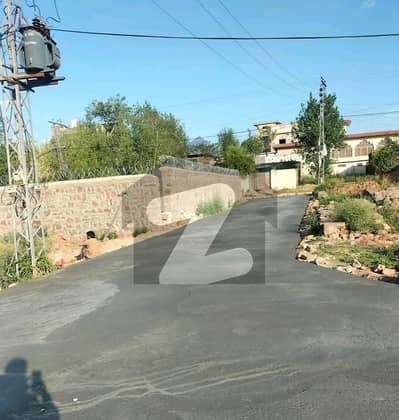 بنی گالہ اسلام آباد میں 1 کنال کمرشل پلاٹ 4.32 کروڑ میں برائے فروخت۔
