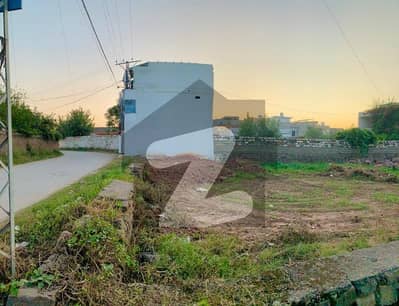 بنی گالہ اسلام آباد میں 10 مرلہ رہائشی پلاٹ 1.25 کروڑ میں برائے فروخت۔