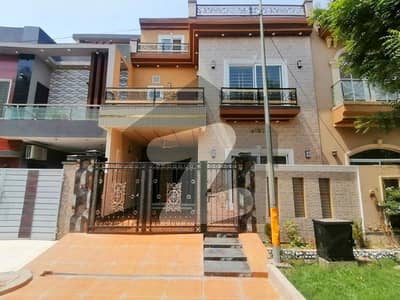 خیابان امین - بلاک این خیابانِ امین,لاہور میں 3 کمروں کا 5 مرلہ مکان 1.7 کروڑ میں برائے فروخت۔