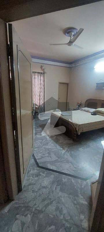 کیولری ایکسٹینشن لاہور میں 3 کمروں کا 8 مرلہ مکان 1.15 لاکھ میں کرایہ پر دستیاب ہے۔