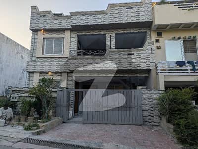 جناح گارڈنز فیز 1 جناح گارڈنز,ایف ای سی ایچ ایس,اسلام آباد میں 5 کمروں کا 7 مرلہ مکان 2.95 کروڑ میں برائے فروخت۔