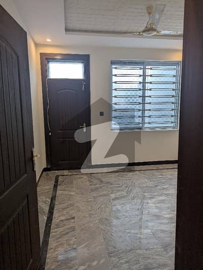 جناح گارڈنز فیز 1 جناح گارڈنز,ایف ای سی ایچ ایس,اسلام آباد میں 5 کمروں کا 7 مرلہ مکان 3.25 کروڑ میں برائے فروخت۔