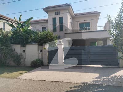 12 Marla 4 Bedrooms House sector B Askari 11 Lahore For Sale