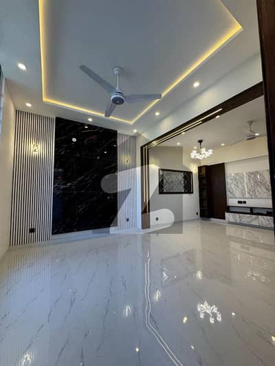 10 marla full house for rent in Valencia