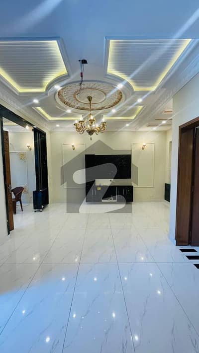 جوبلی ٹاؤن لاہور میں 5 کمروں کا 5 مرلہ فارم ہاؤس 2.42 کروڑ میں برائے فروخت۔