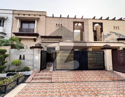 Premium House In Best Area For Sale On 60 Ft Road