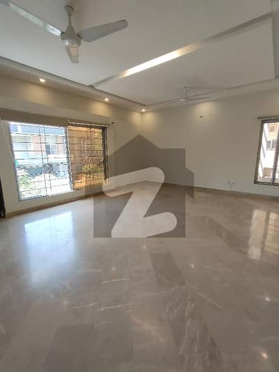 E-11 Mind Blowing Location What A Outstanding Upper Portion 4 Beds D/D Tv/L Ki