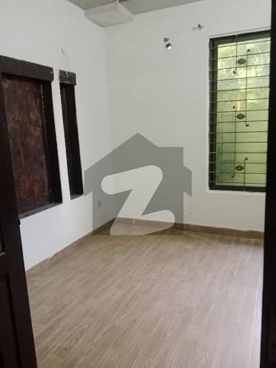 جوہر ٹاؤن فیز 2 - بلاک آر جوہر ٹاؤن فیز 2,جوہر ٹاؤن,لاہور میں 1 کمرے کا 5 مرلہ زیریں پورشن 48.0 ہزار میں کرایہ پر دستیاب ہے۔