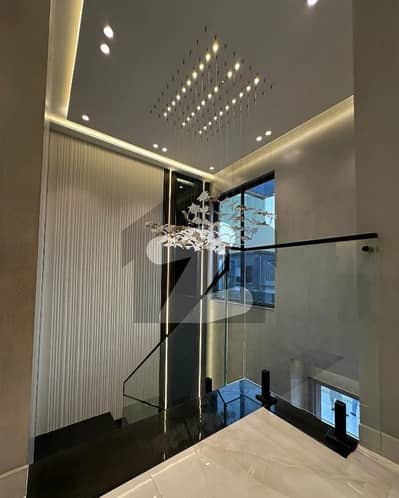 بحریہ ٹاؤن سیکٹر ای بحریہ ٹاؤن,لاہور میں 5 کمروں کا 10 مرلہ مکان 1.65 لاکھ میں کرایہ پر دستیاب ہے۔