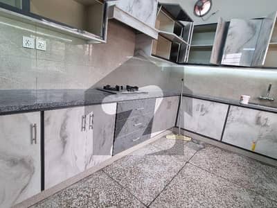 جی ۔ 9 اسلام آباد میں 5 کمروں کا 14 مرلہ مکان 3.0 لاکھ میں کرایہ پر دستیاب ہے۔