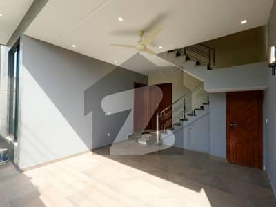 ازمیر ٹاؤن ایکسٹینشن - بلاک پی1 ازمیر ٹاؤن ایکسٹینشن,ازمیر ٹاؤن,لاہور میں 6 کمروں کا 8 مرلہ مکان 4.25 کروڑ میں برائے فروخت۔