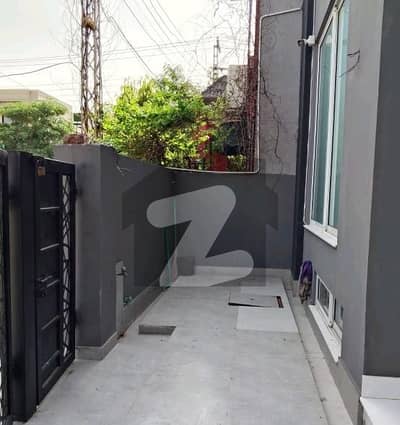 ڈی ایچ اے فیز 2 - بلاک وی فیز 2,ڈیفنس (ڈی ایچ اے),لاہور میں 4 کمروں کا 8 مرلہ مکان 2.1 لاکھ میں کرایہ پر دستیاب ہے۔