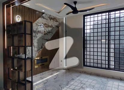 بحریہ ٹاؤن سیکٹر سی بحریہ ٹاؤن,لاہور میں 4 کمروں کا 1 کنال بالائی پورشن 1.3 لاکھ میں کرایہ پر دستیاب ہے۔