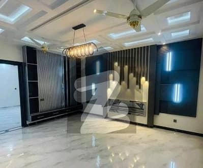 بحریہ ٹاؤن سیکٹر سی بحریہ ٹاؤن,لاہور میں 5 کمروں کا 1 کنال مکان 2.4 لاکھ میں کرایہ پر دستیاب ہے۔