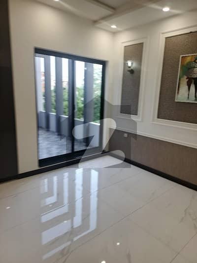 1 Kanal Brand New Upper Portion