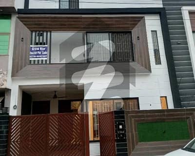 سینٹرل پارک ۔ بلاک اے سینٹرل پارک ہاؤسنگ سکیم,لاہور میں 4 کمروں کا 5 مرلہ مکان 2.1 کروڑ میں برائے فروخت۔