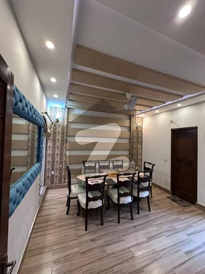 پی آئی اے ہاؤسنگ سکیم ۔ بلاک سی پی آئی اے ہاؤسنگ سکیم,لاہور میں 5 کمروں کا 10 مرلہ مکان 4.65 کروڑ میں برائے فروخت۔