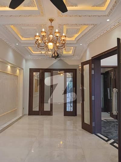 لیک سٹی ۔ سیکٹر ایم ۔ 2اے لیک سٹی,رائیونڈ روڈ,لاہور میں 5 کمروں کا 10 مرلہ مکان 5.7 کروڑ میں برائے فروخت۔