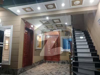 ایڈن بولیوارڈ ہاؤسنگ سکیم کالج روڈ,لاہور میں 5 کمروں کا 5 مرلہ مکان 2.25 کروڑ میں برائے فروخت۔