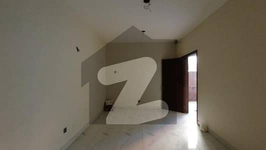 بہادر آباد گلشنِ اقبال ٹاؤن,کراچی میں 3 کمروں کا 10 مرلہ فلیٹ 4.5 کروڑ میں برائے فروخت۔