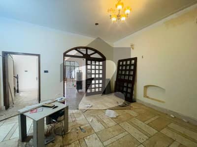 جوہر ٹاؤن لاہور میں 3 کمروں کا 12 مرلہ زیریں پورشن 75.0 ہزار میں کرایہ پر دستیاب ہے۔