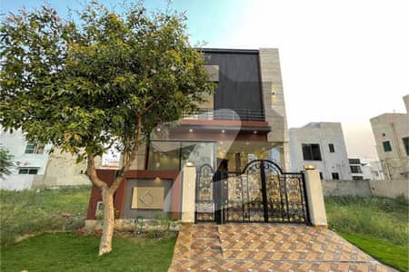 ڈی ایچ اے 9 ٹاؤن ڈیفنس (ڈی ایچ اے),لاہور میں 3 کمروں کا 5 مرلہ مکان 1.0 لاکھ میں کرایہ پر دستیاب ہے۔