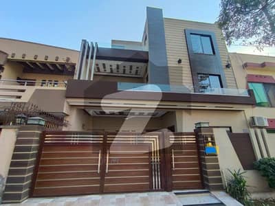 ڈی ایچ اے فیز 5 ڈیفنس (ڈی ایچ اے),لاہور میں 4 کمروں کا 10 مرلہ مکان 2.1 لاکھ میں کرایہ پر دستیاب ہے۔