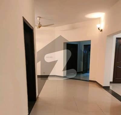 A 1 Kanal House Located In Askari 11 Is Available For sale