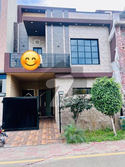 ڈریم گارڈنز ڈیفینس روڈ,لاہور میں 4 کمروں کا 5 مرلہ مکان 1.65 کروڑ میں برائے فروخت۔