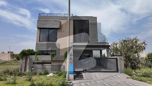 ڈی ایچ اے فیز 7 - بلاک وائے فیز 7,ڈیفنس (ڈی ایچ اے),لاہور میں 4 کمروں کا 10 مرلہ مکان 4.75 کروڑ میں برائے فروخت۔