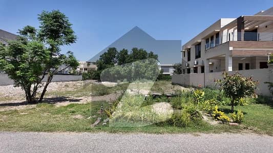 ڈی ایچ اے فیز 6 - بلاک جی فیز 6,ڈیفنس (ڈی ایچ اے),لاہور میں 1 کنال رہائشی پلاٹ 5.5 کروڑ میں برائے فروخت۔