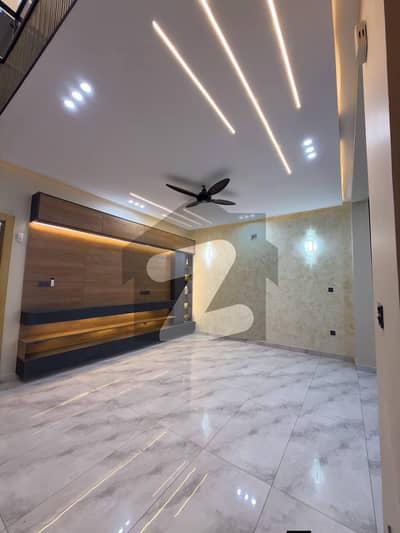 بحریہ ٹاؤن فیز 8 ۔ سیکٹر ایف - 1 بحریہ ٹاؤن فیز 8,بحریہ ٹاؤن راولپنڈی,راولپنڈی میں 5 کمروں کا 10 مرلہ مکان 1.3 لاکھ میں کرایہ پر دستیاب ہے۔