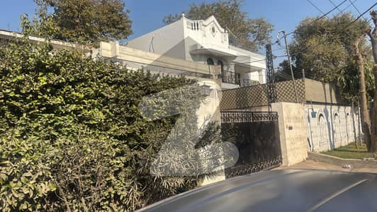 گلبرگ 2 - بلاک ٹی گلبرگ 2,گلبرگ,لاہور میں 10 کمروں کا 3 کنال مکان 40.0 کروڑ میں برائے فروخت۔