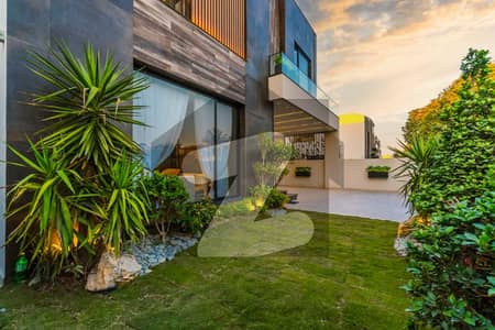 1-Kanal Fully Furnished Dream Home | 5 Bedrooms | Ideal Location DHA