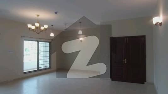 عسکری 10 - سیکٹر ایف عسکری 10,عسکری,لاہور میں 3 کمروں کا 10 مرلہ فلیٹ 3.45 کروڑ میں برائے فروخت۔